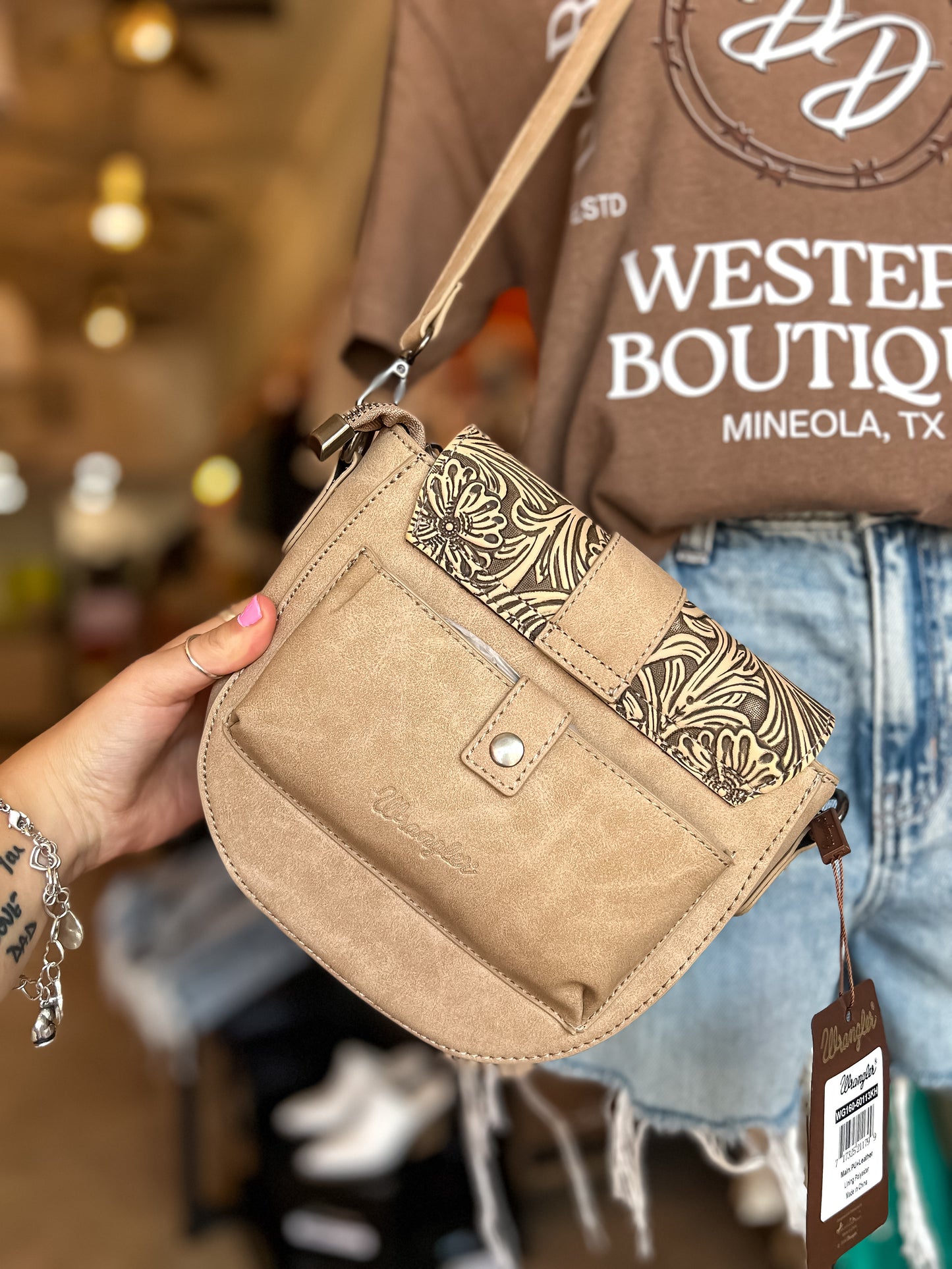 Wrangler Bray Saddle Crossbody in Khaki