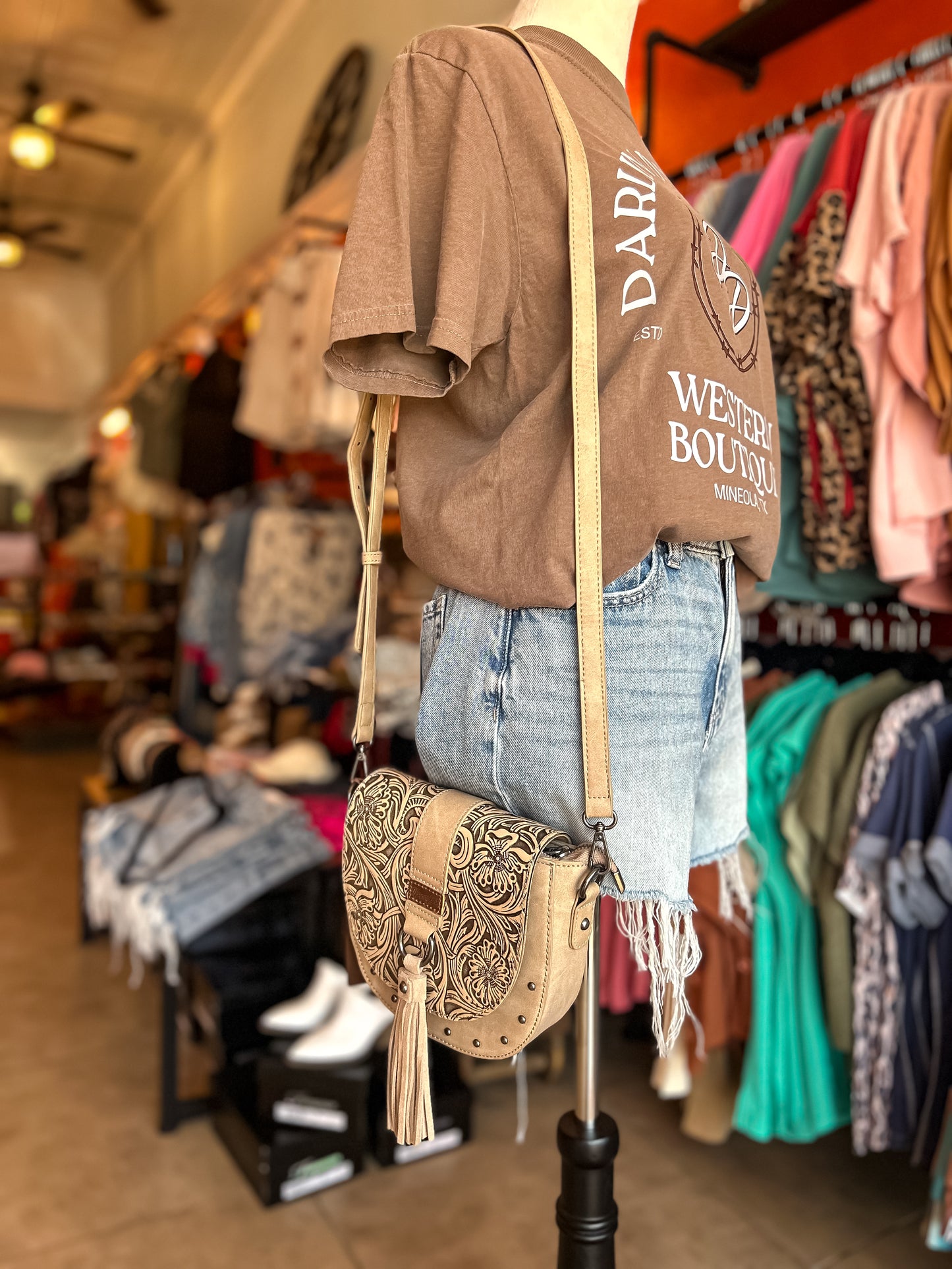 Wrangler Bray Saddle Crossbody in Khaki