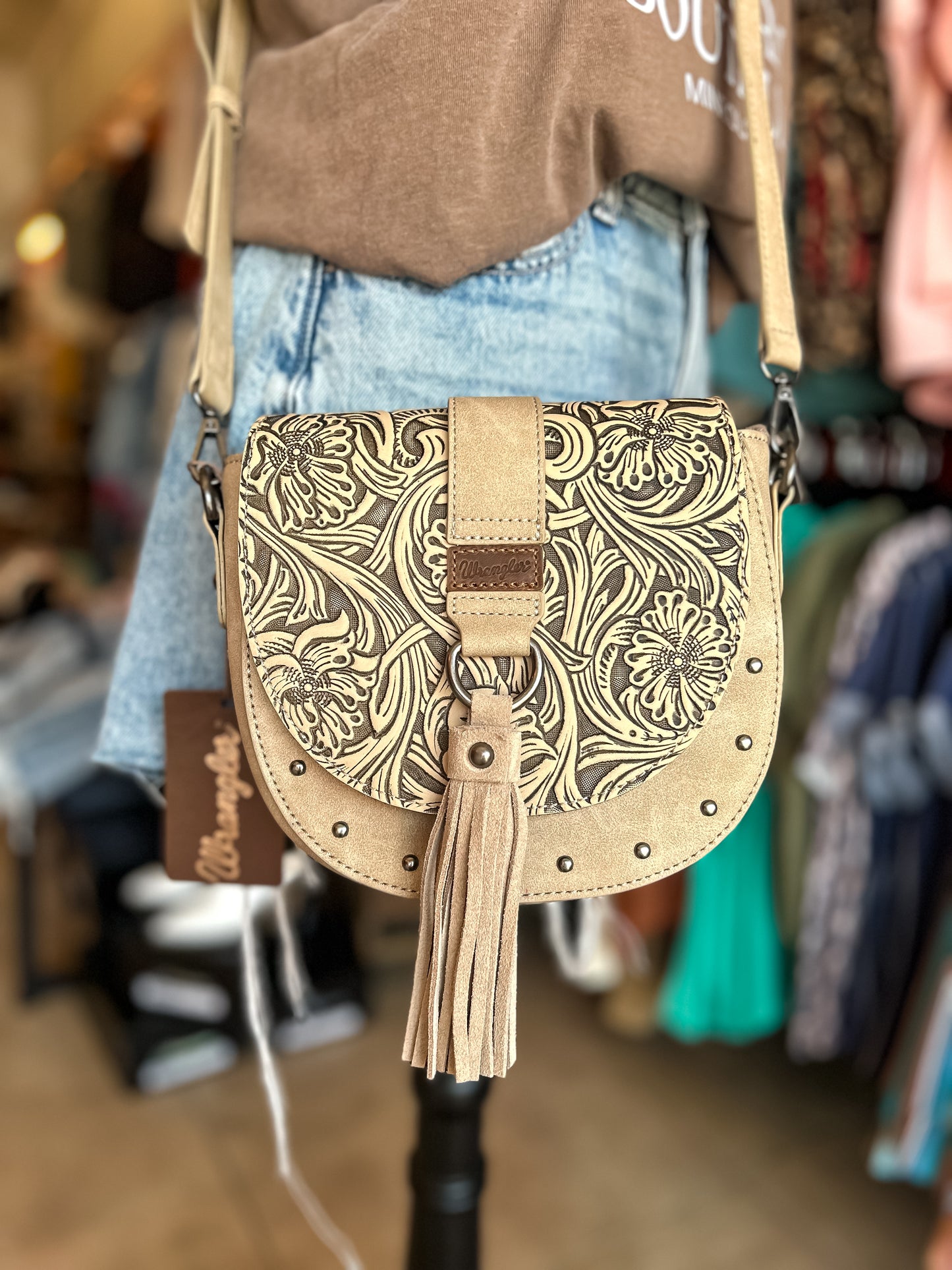 Wrangler Bray Saddle Crossbody in Khaki