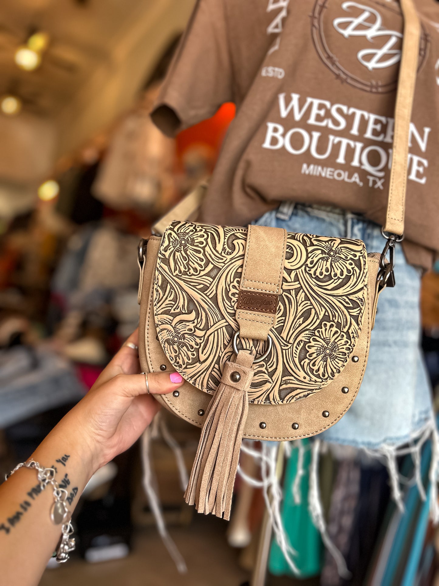 Wrangler Bray Saddle Crossbody in Khaki